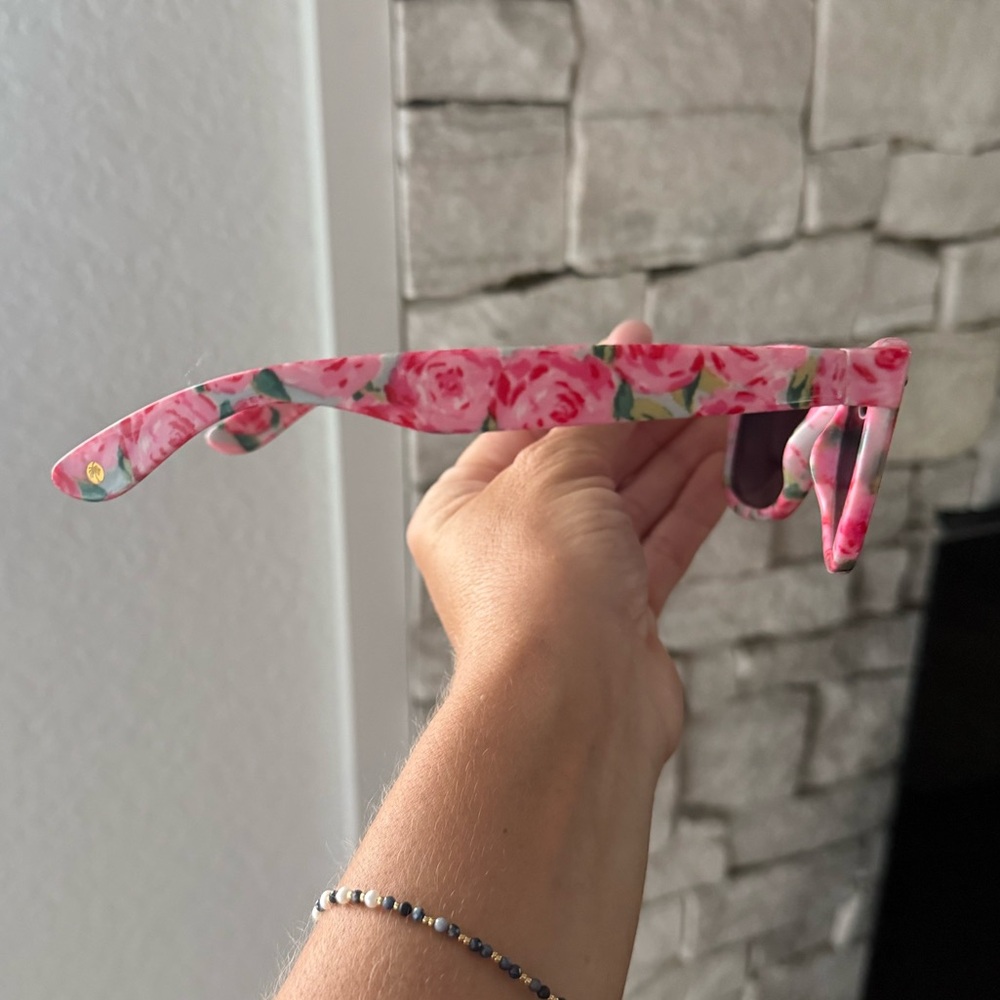 Lilly Pulitzer Hotty Pink FIRST IMPRESSION MADELINE SUNGLASSES - Picture 3 of 11